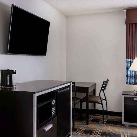 Super 8 By Wyndham Villa Rica Exterior photo